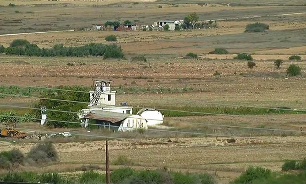 Προκαλούν και πάλι οι Τούρκοι στη Δένεια: Ο κατοχικός στρατός σκάβει αντιαρματικές τάφρους 50 μέτρα από τη νεκρή ζώνη (Βίντεο)